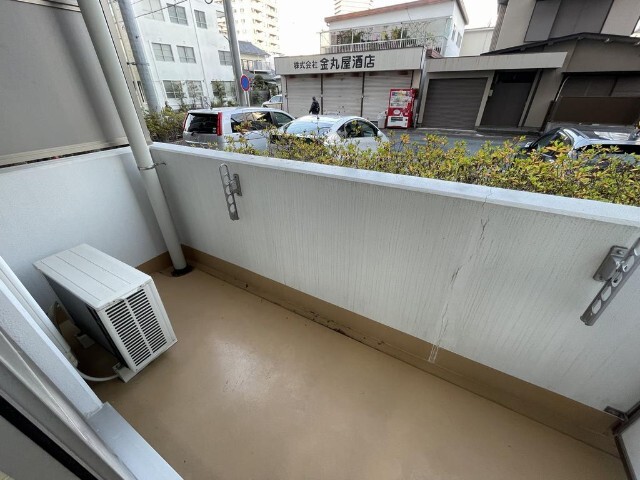 ����9
