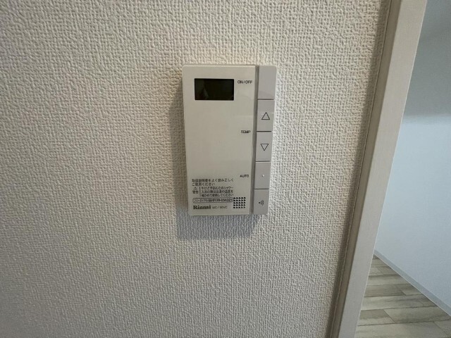 ����12