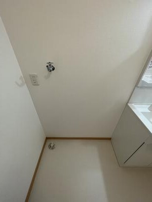 ����12
