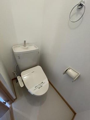 ����4
