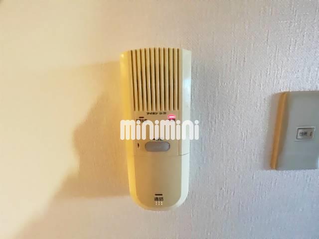 ����13