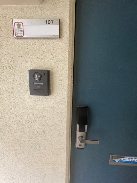 ����12