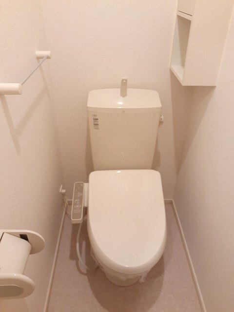 ����4