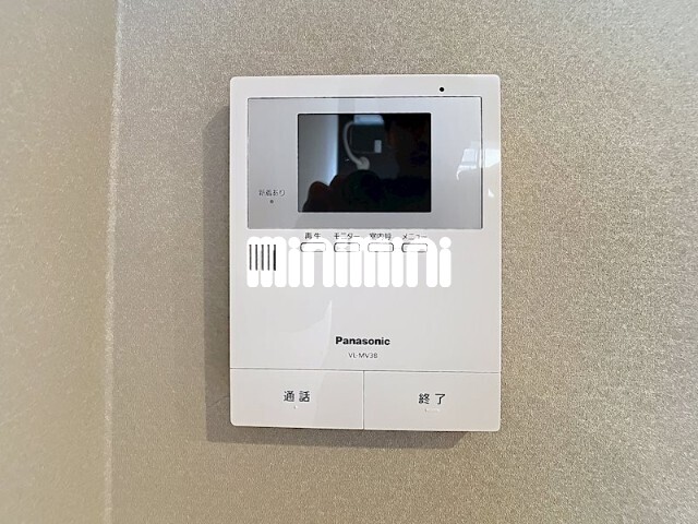����12