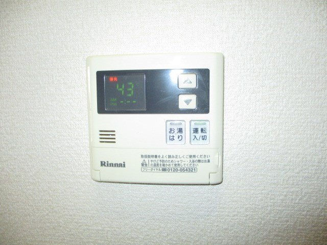����12