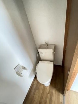 ����4