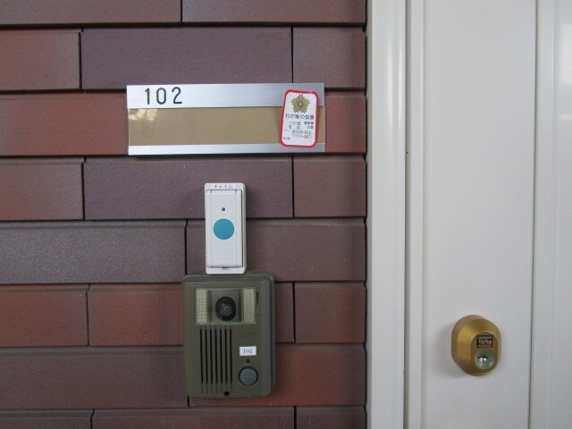 ����12