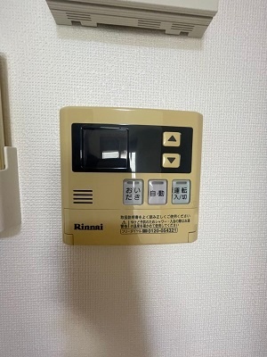 ����12