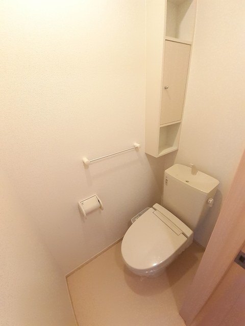 ����4