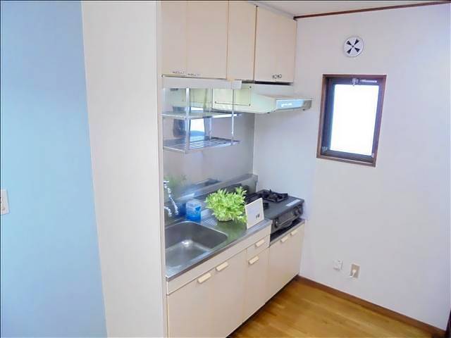 ����12