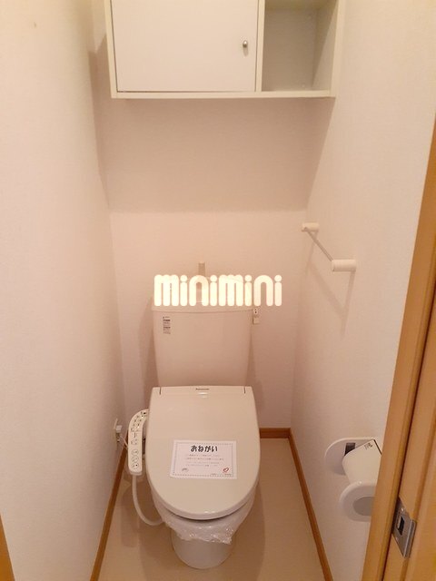 ����4