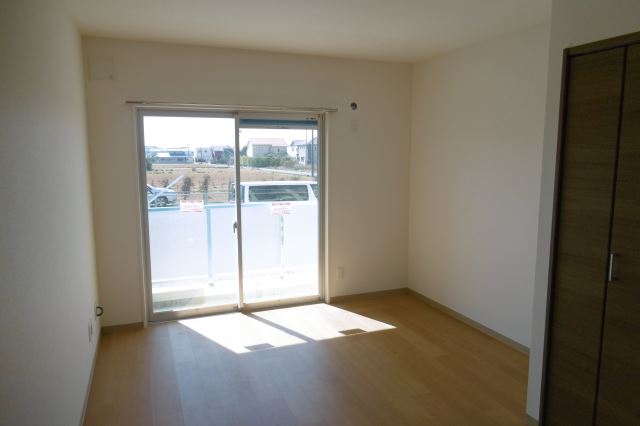 ����18