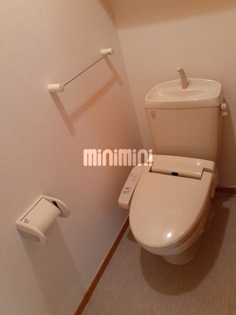 ����4
