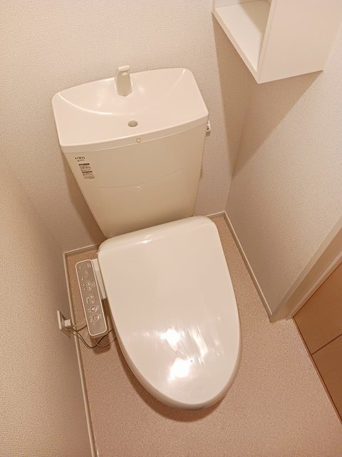 ����4