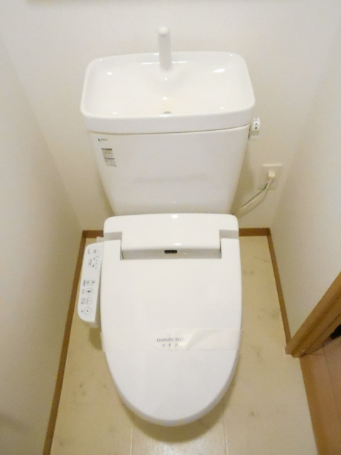 ����4