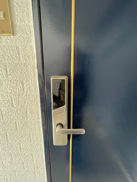 ����12