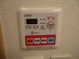 ����12