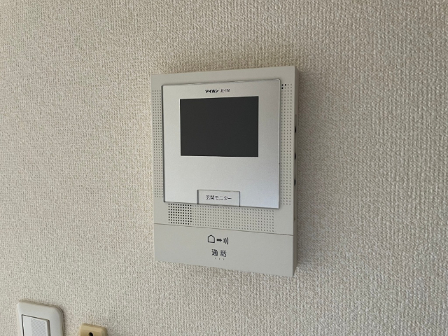 ����12