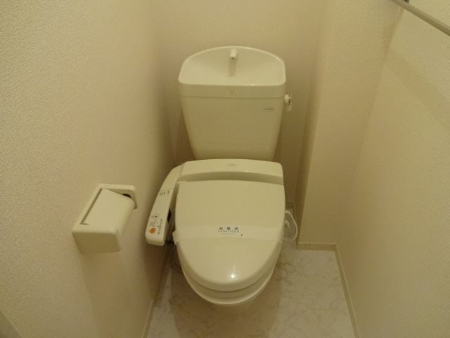 ����9