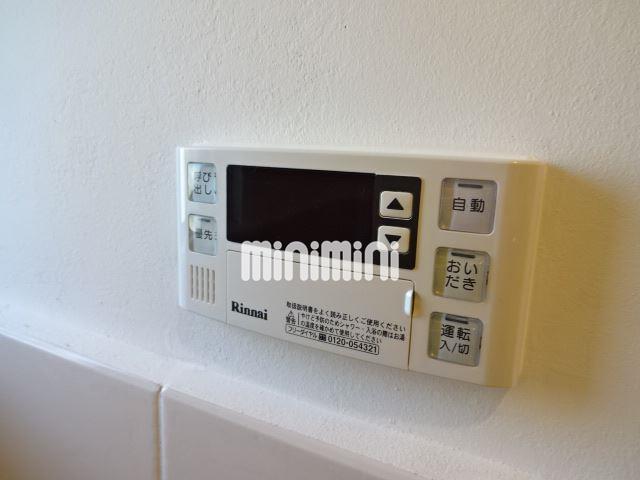����15