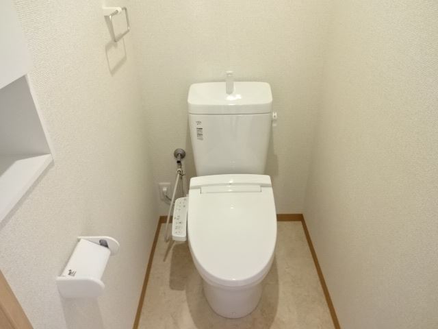 ����9