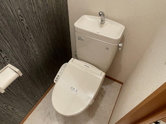 ����8
