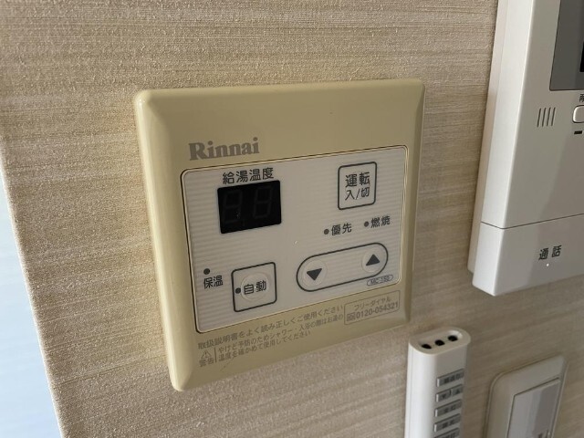 ����12