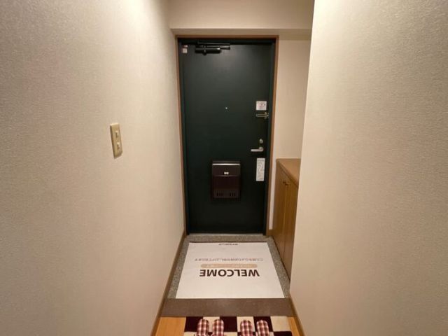 ����9