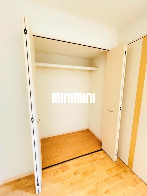����16