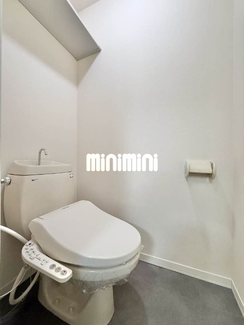 ����9