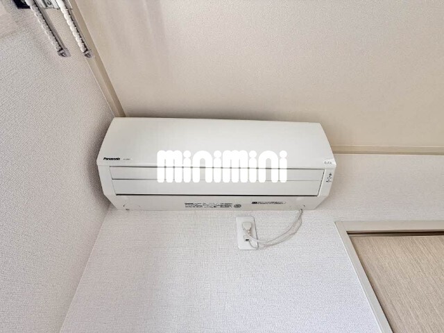 ����4