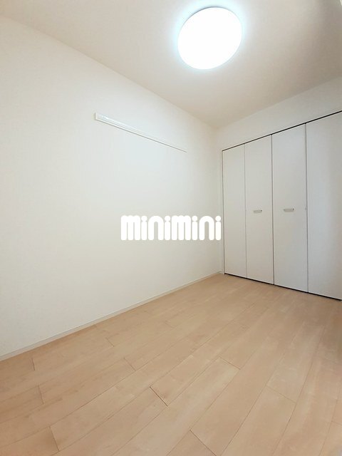 ����4