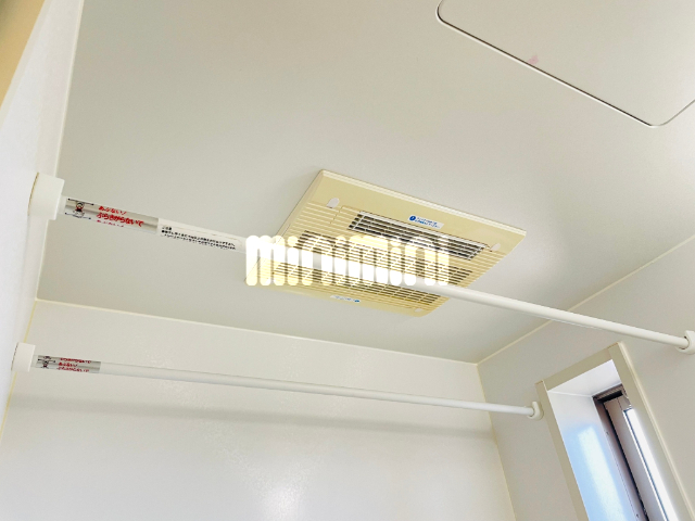 ����15