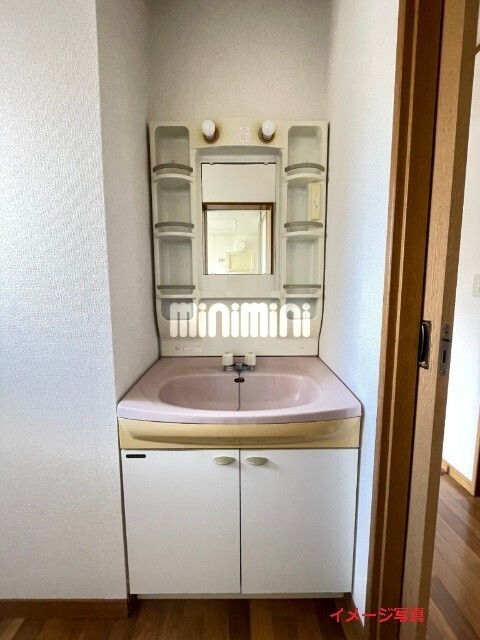 ����8
