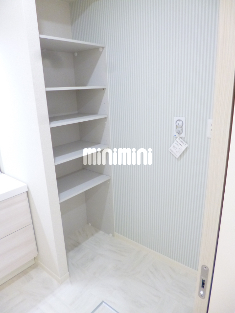 ����23