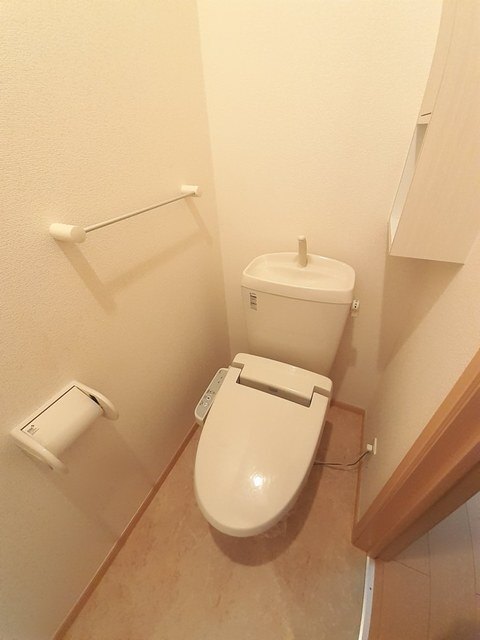 ����4