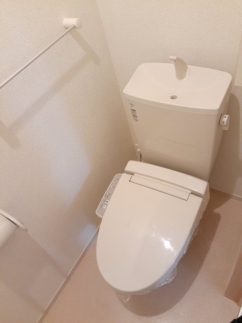 ����4