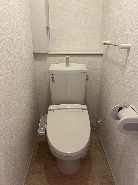 ����4