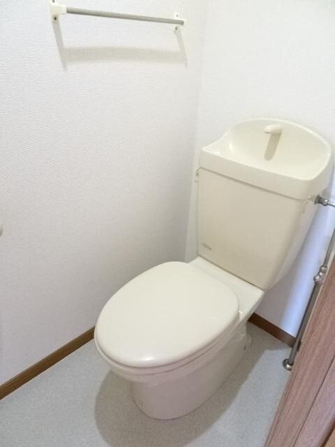 ����4
