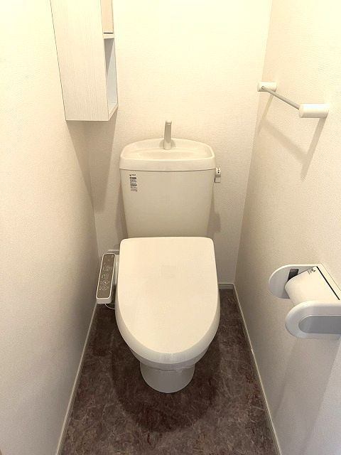����4