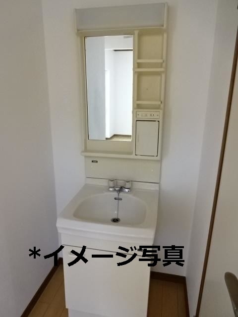 ����8