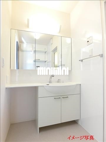 ����8