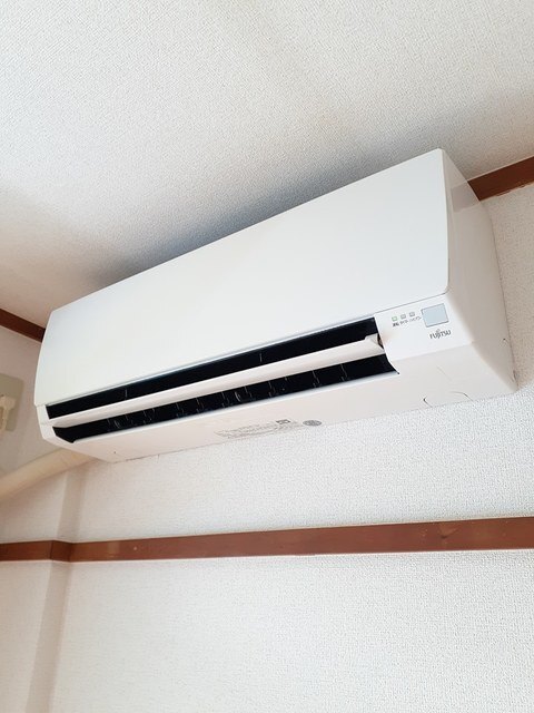 ����12