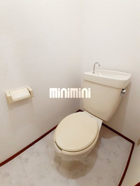 ����9