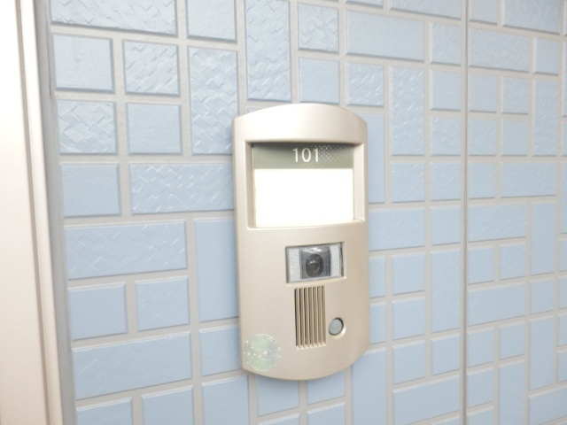 ����15