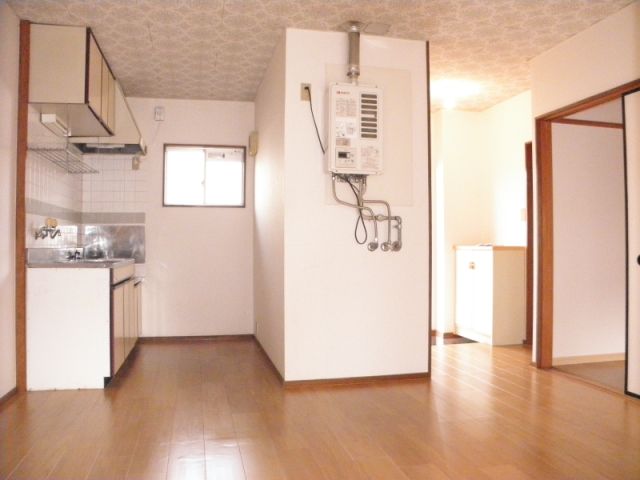 ����9