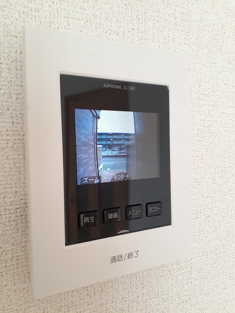 ����12
