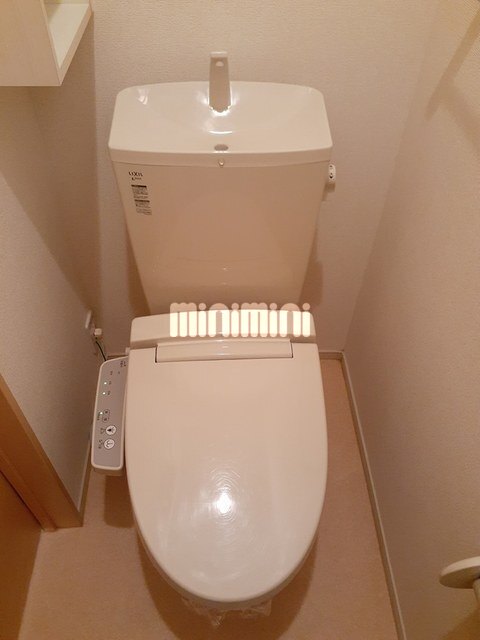 ����4
