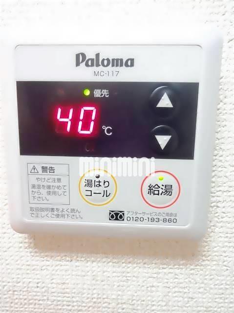 ����12