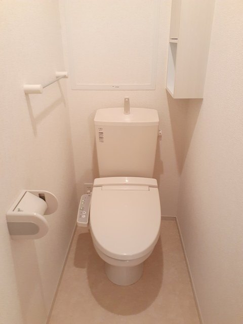 ����4